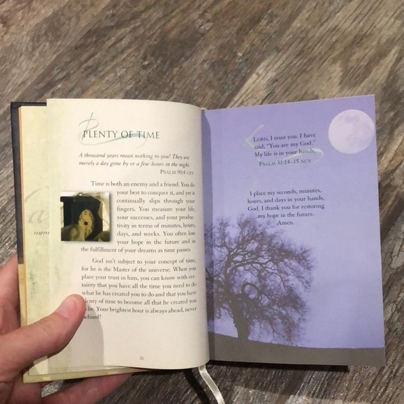 5/$10 Moments of Peace in the Presence of God hardback book - Picture 6 of 8